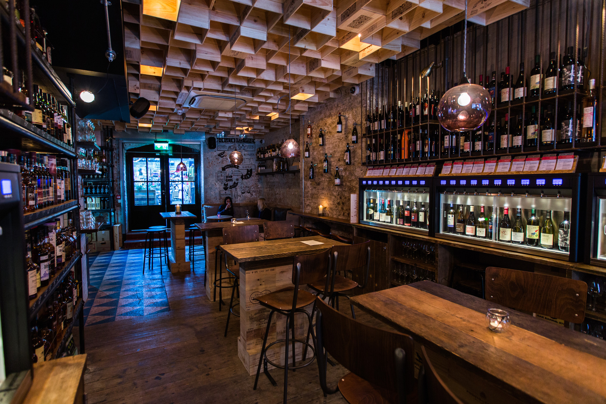 bar design vagabond wines (spitalfields, london, uk) / finch interiors. image courtesy  of SGXBZNS