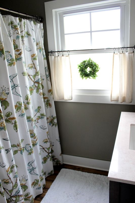 bathroom window curtains i love the little wreath and the neutral airy curtains that allow TZVCDOD