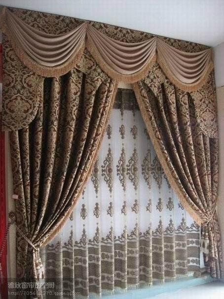 Covering of the window: valance curtains