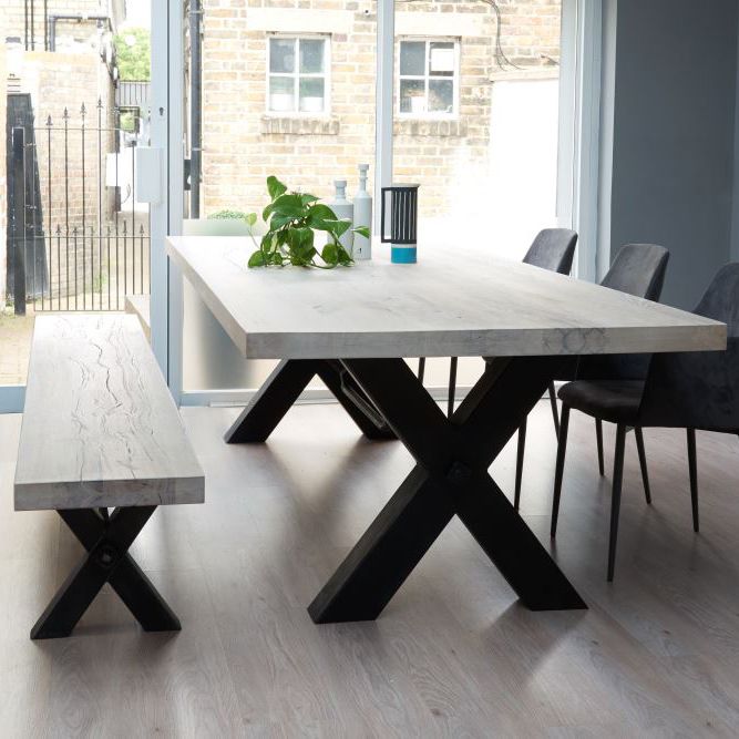 Things to consider while selecting a dinning table