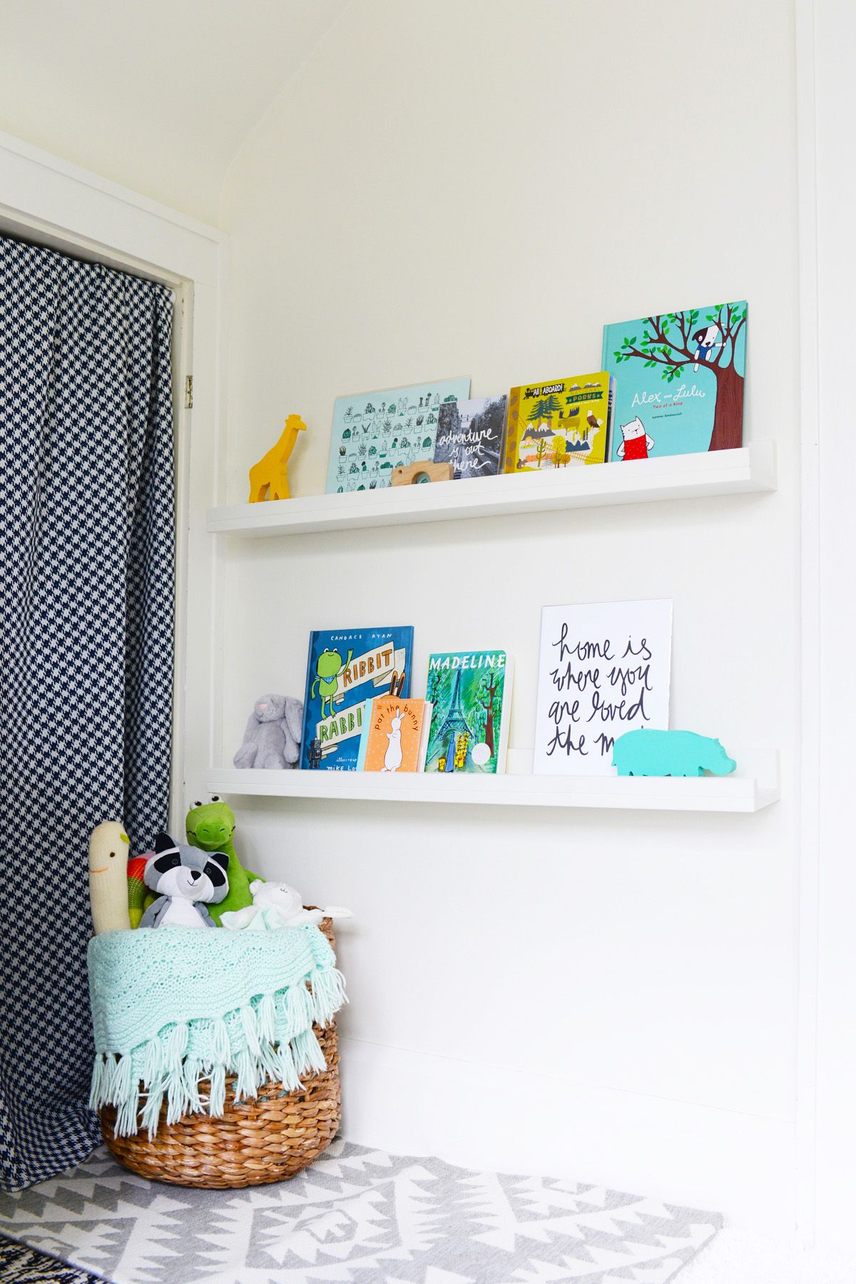 diy floating bookshelves display ILCPCIE