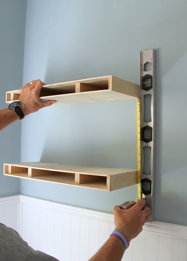 floating bookshelves measuring for placement of a second floating shelf in a diy floating shelves YAQUUZO