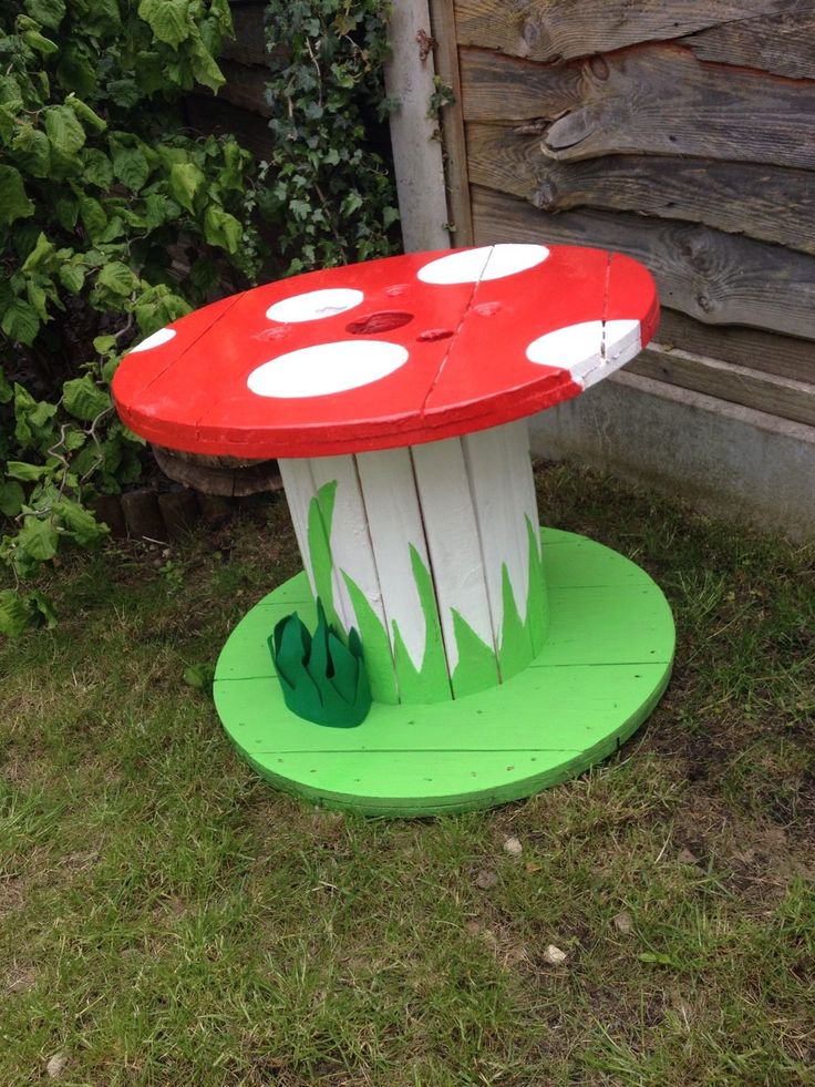 garden table garden ornaments / mushroom / table / upcycled cable reel /drum KWJGRUK