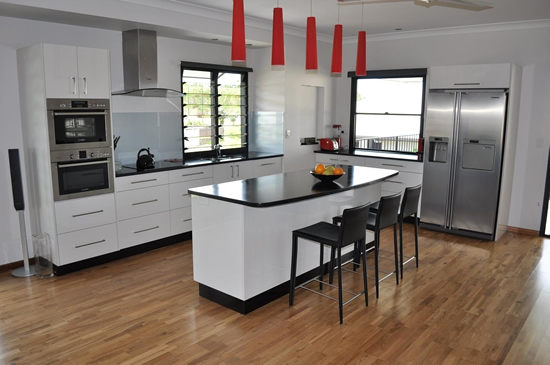 kitchen concepts freestyle black and gloss polar white. kitchen UZDSBLI