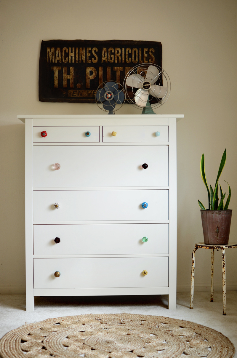 Giving a totally new look by using stylish dresser knobs