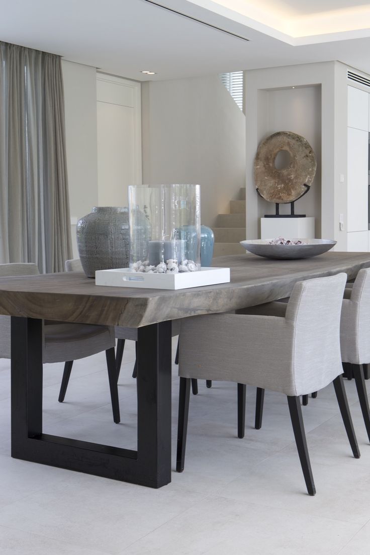 modern dining table great effort is needed to prepare these dining room settings and  decorations. UCJPDQF