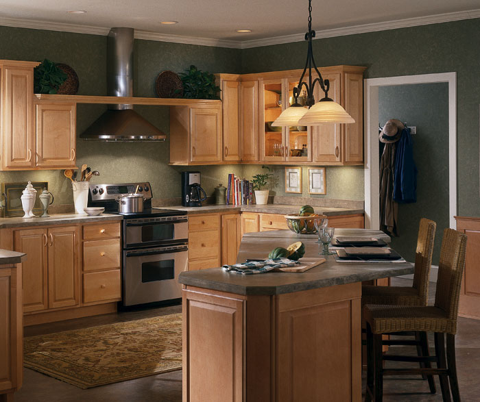 natural maple kitchen cabinets by homecrest cabinetry CPFNWGE