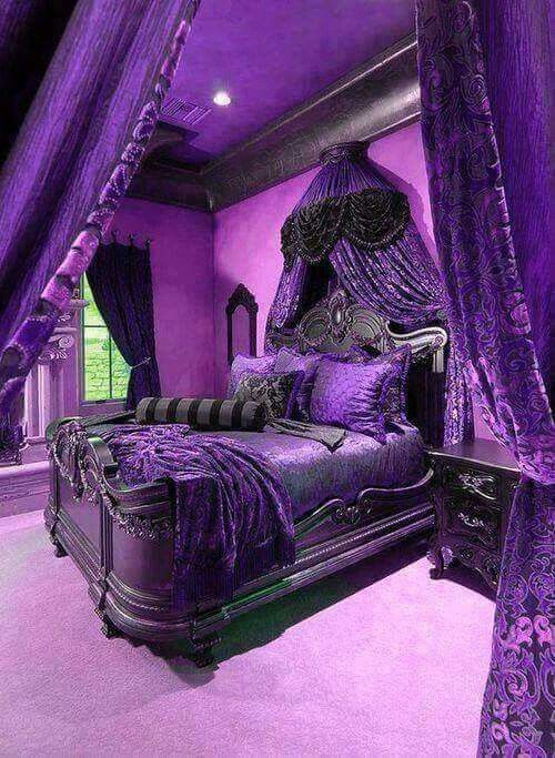 purple bedrooms wow...now here is a purple lovers dream bedroom ! HTOGWMA