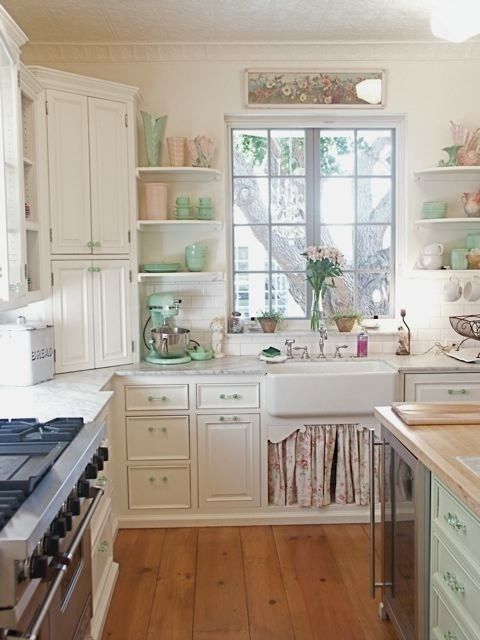 vintage kitchen - yes pleeeeeeeease i love the mint colors distributed  throughout NWTJLQO