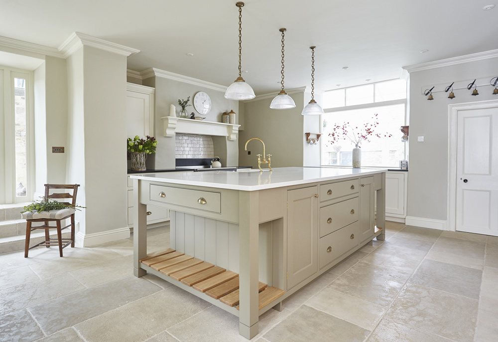 Bespoke Kitchens classic country kitchen ZFEDAPH