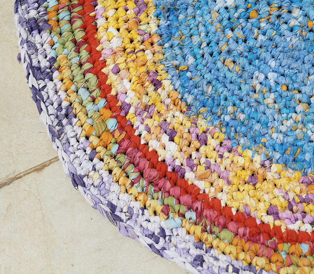 crochet rag rug crocheted rag rug from sheets close up BJZLMDZ