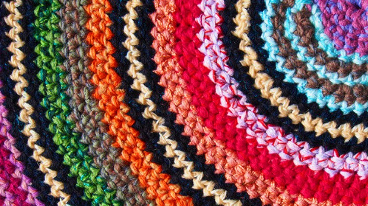 rag rugs how to make a traditional rag rug | homesteading LVYSQQP