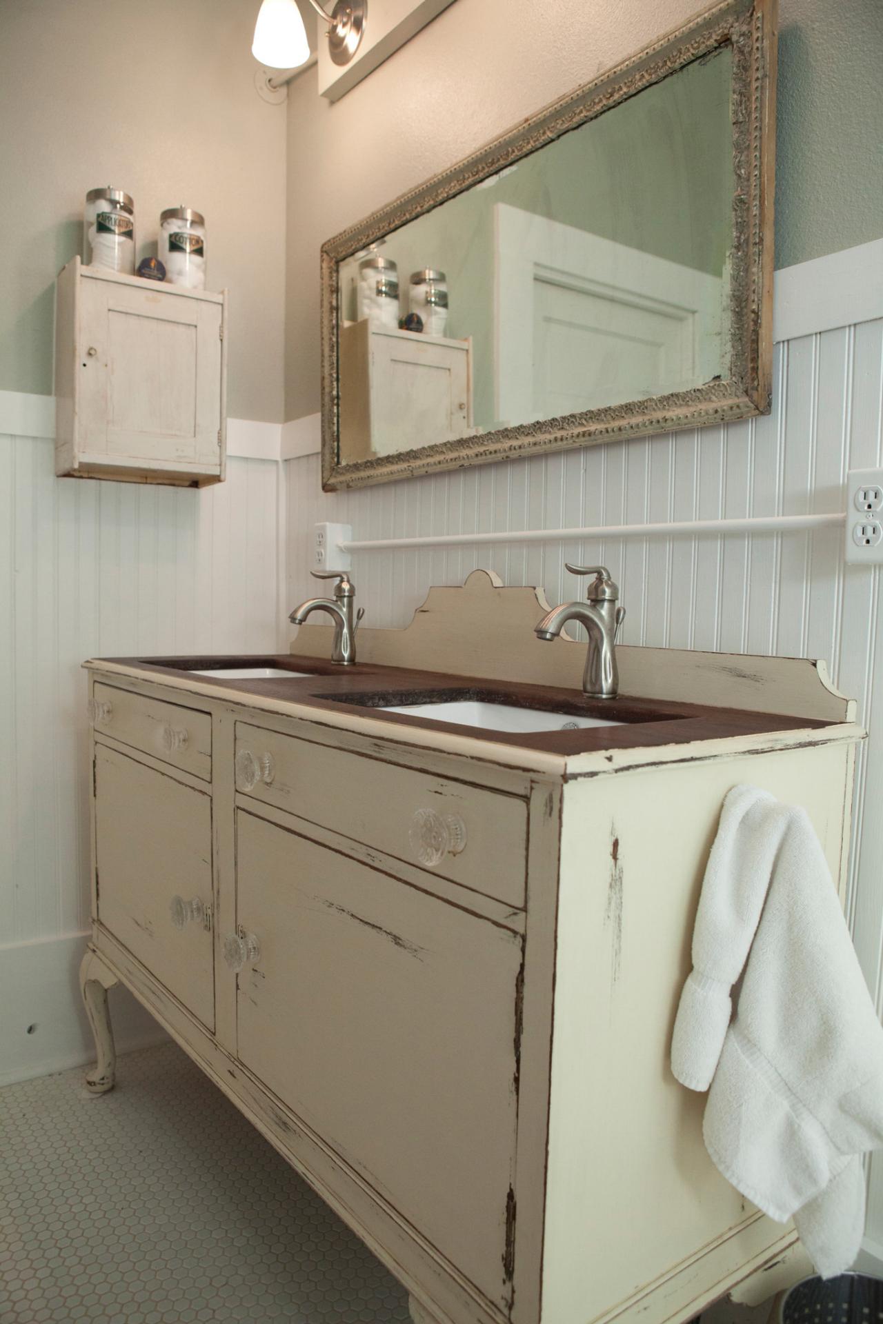 Bathroom Vanities That Look Like Furniture – Take Your Pick