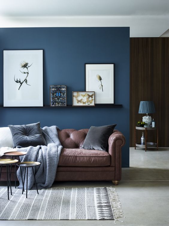 living room accent wall with brown furniture chic seating area with a brown sofa and a navy AAWFMLQ