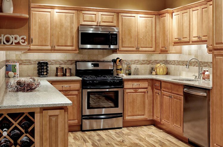 kitchens with honey maple cabinets | park-avenue-honey-maple-kitchen