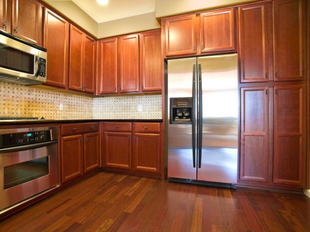 Oak Kitchen Cabinets Reflect Class and  Quality