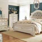 Ashley Furniture Realyn Queen 6 Piece Chipped White Bedroom Set .