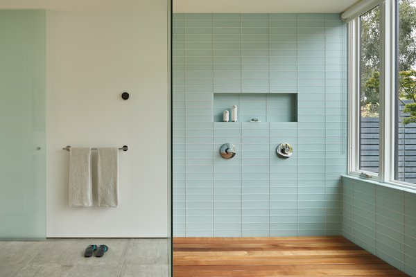 Best 52 Modern Bathroom Glass Tile Walls Design Photos And Ideas .