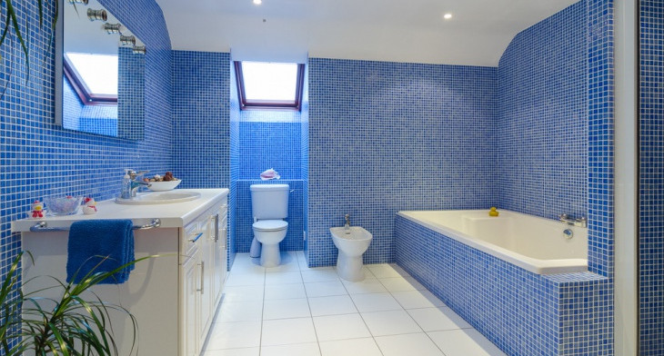 21+ Blue Tile Bathroom Designs, Decorating Ideas | Design Trends .