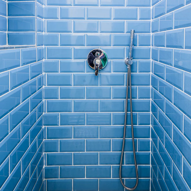 How to tile your bathroom wall - Luna Sp