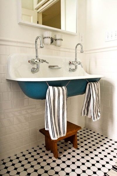 Farmhouse Bathrooms {Farmhouse Friday} - The Everyday Home | Small .