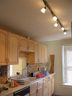 How to Choose the Right Light Fixtures for Your Kitchen Design .