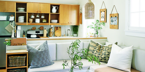 The Secrets to Maximizing a Small Living Room - Small Space Decor Ti