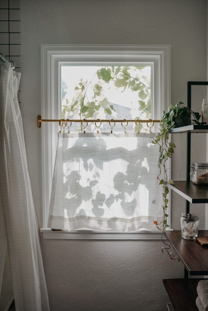1700420994_bathroom-window-curtains.jpg