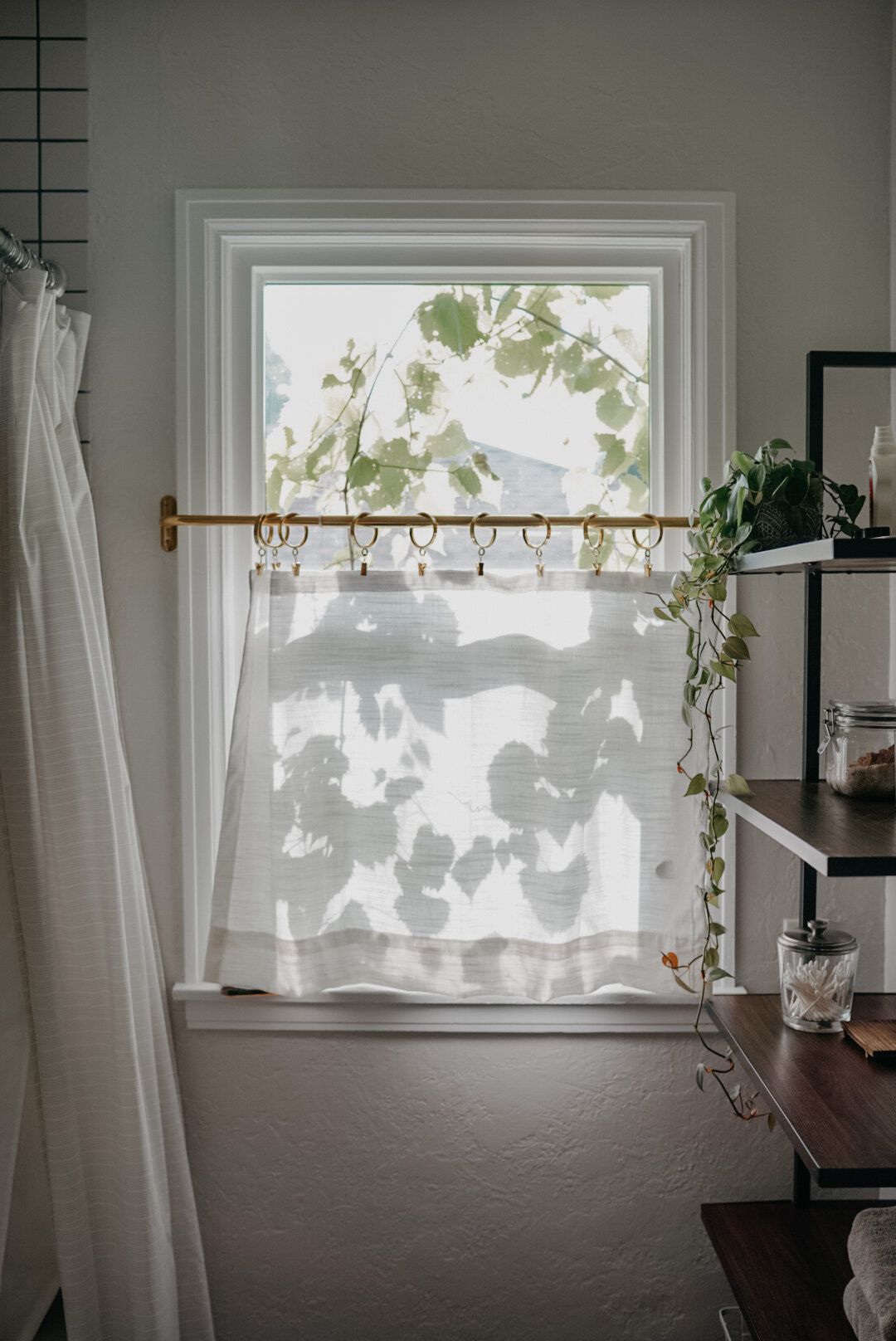 The Best Materials for Bathroom Window
Curtains