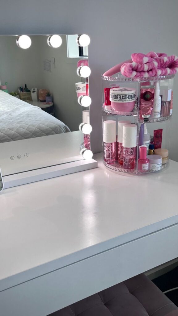 1700421139_Bedroom-Makeup-Vanity.jpg