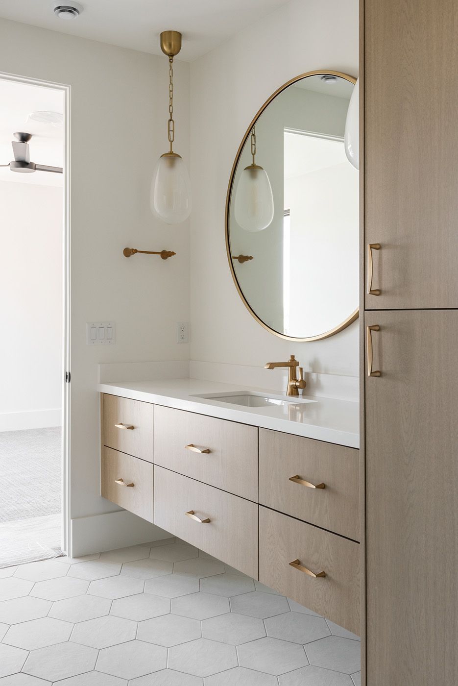 Top Floating Bathroom Vanity Designs for
a Modern Look