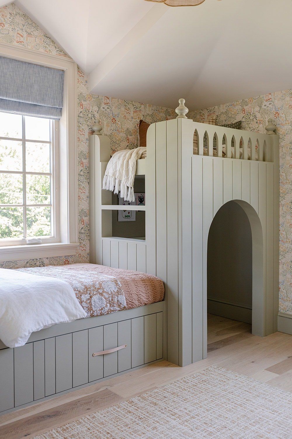 Tips for Decorating a Stylish Girls
Bedroom