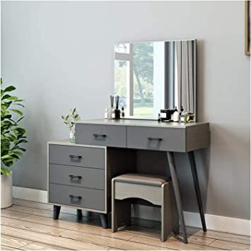 How to Choose the Perfect Bench for Your
Makeup Vanity