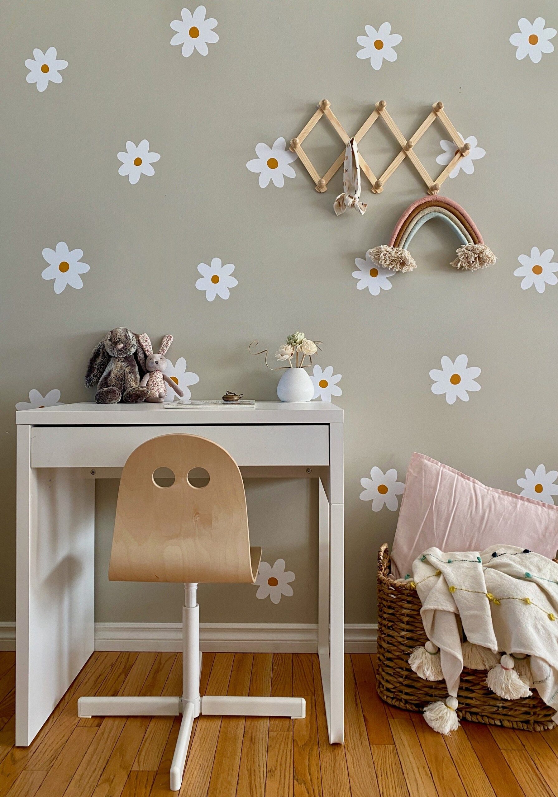 Why Nursery Decals Are the Perfect
Decorating Solution