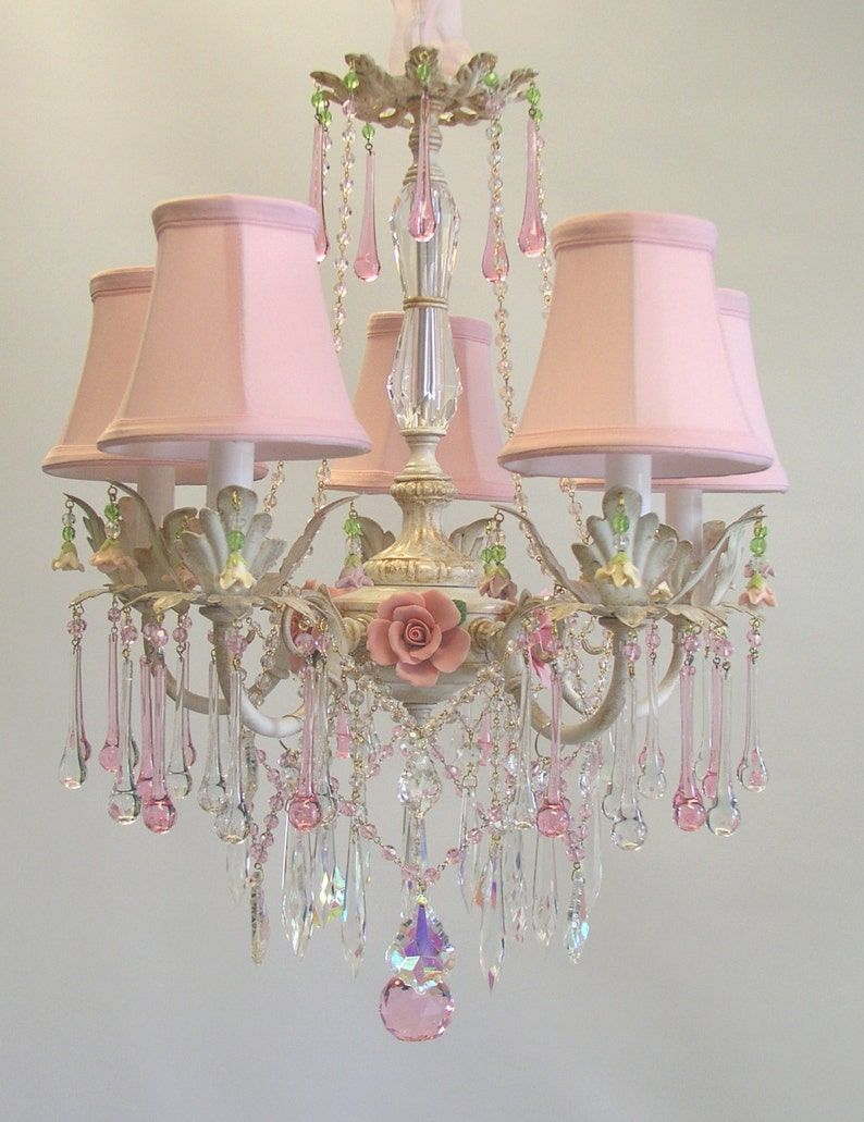 How to Choose the Perfect Shabby Chic
Chandelier for Your Home