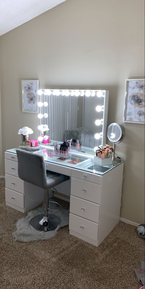 Bedroom Vanity With Lights