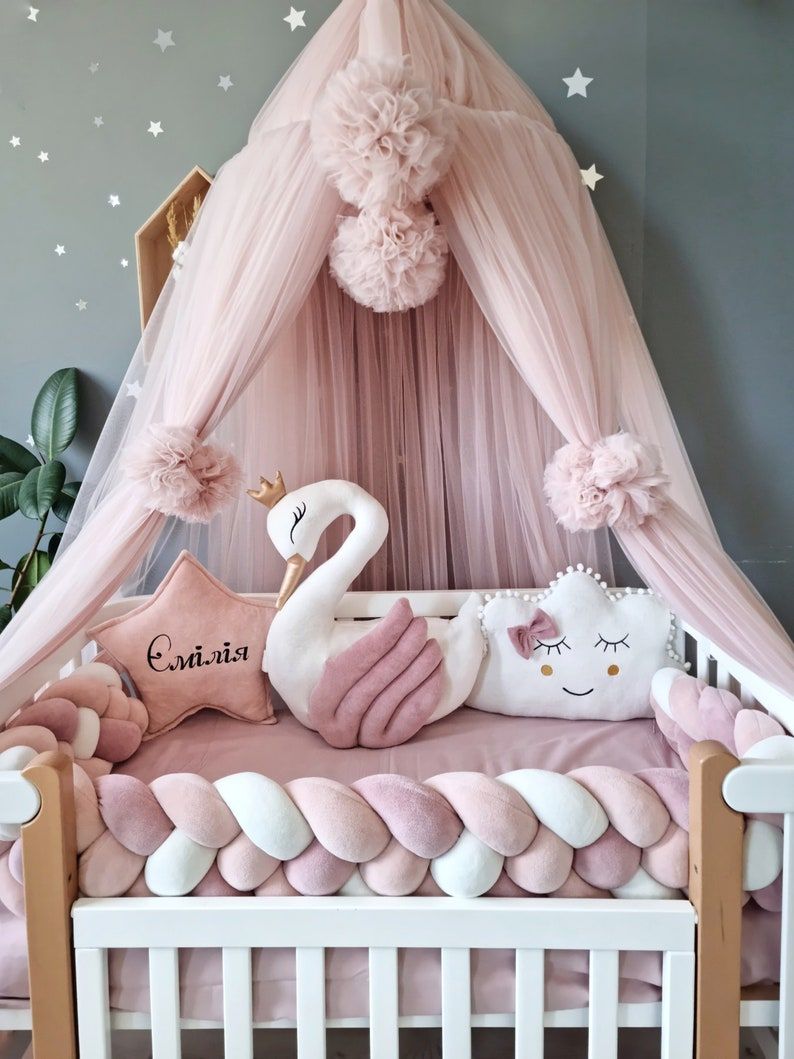 Choosing the Perfect Crib Bedding for
Your Baby Girl