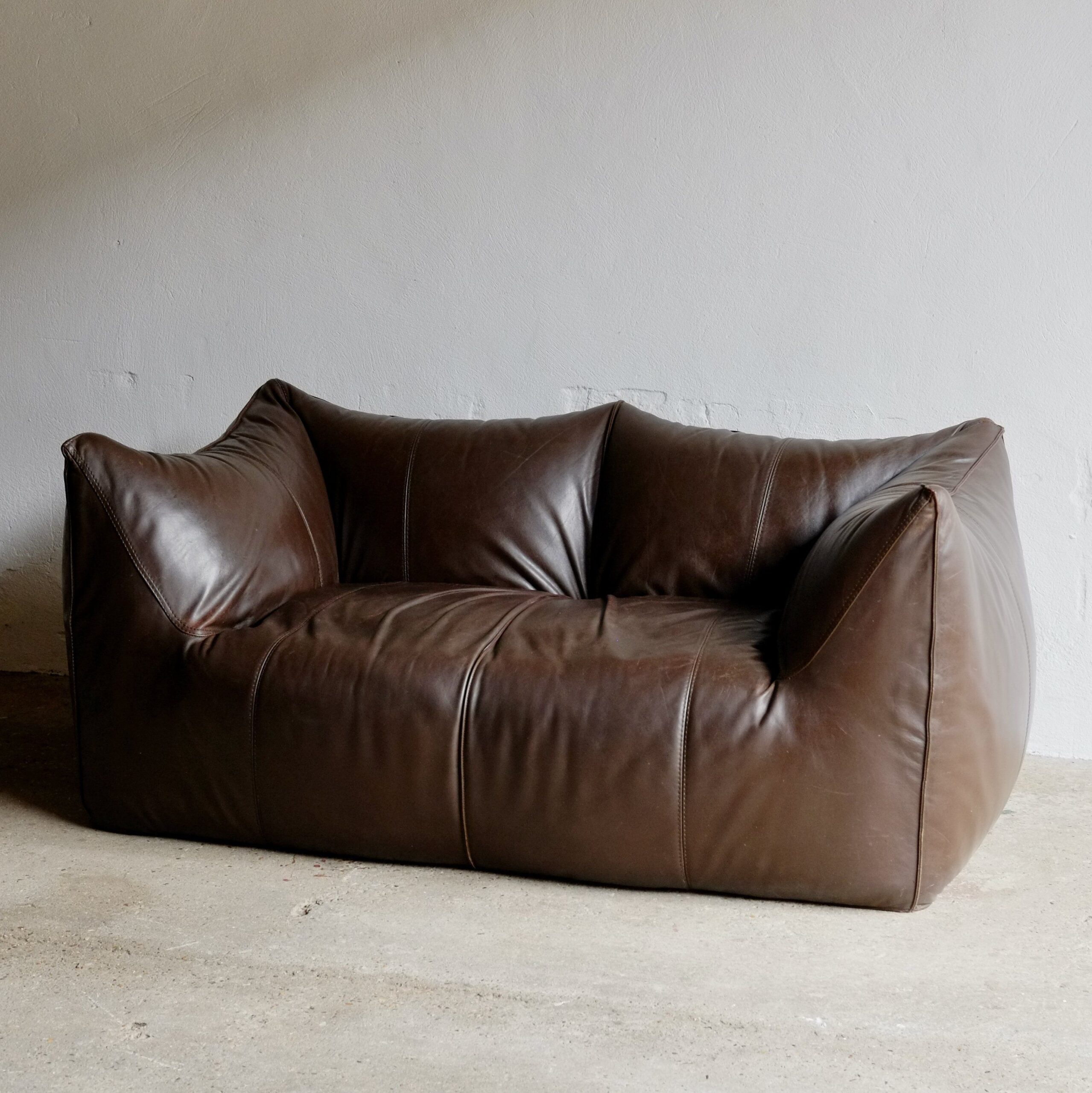 Leather Sofas Remain a Top Choice of  Modern Man