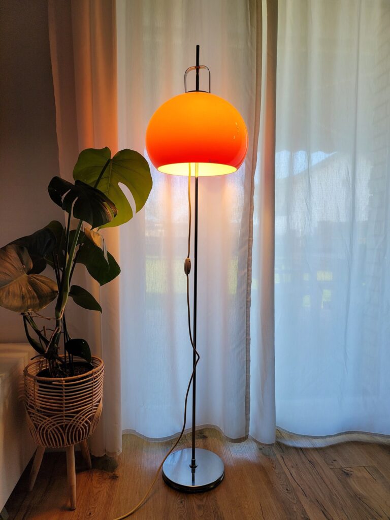 1700434599_Modern-Floor-Lamp.jpg