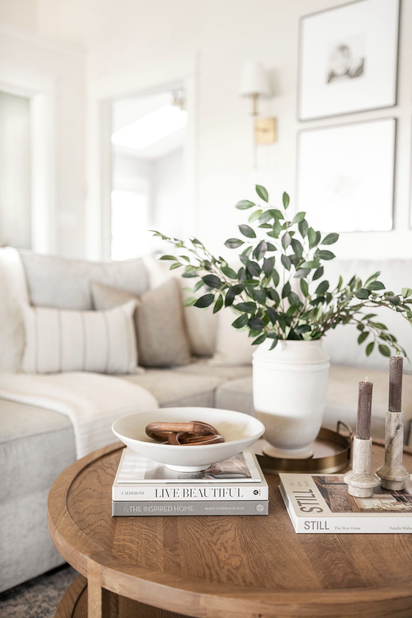 Choosing the Perfect Round Coffee Table
for Your Space