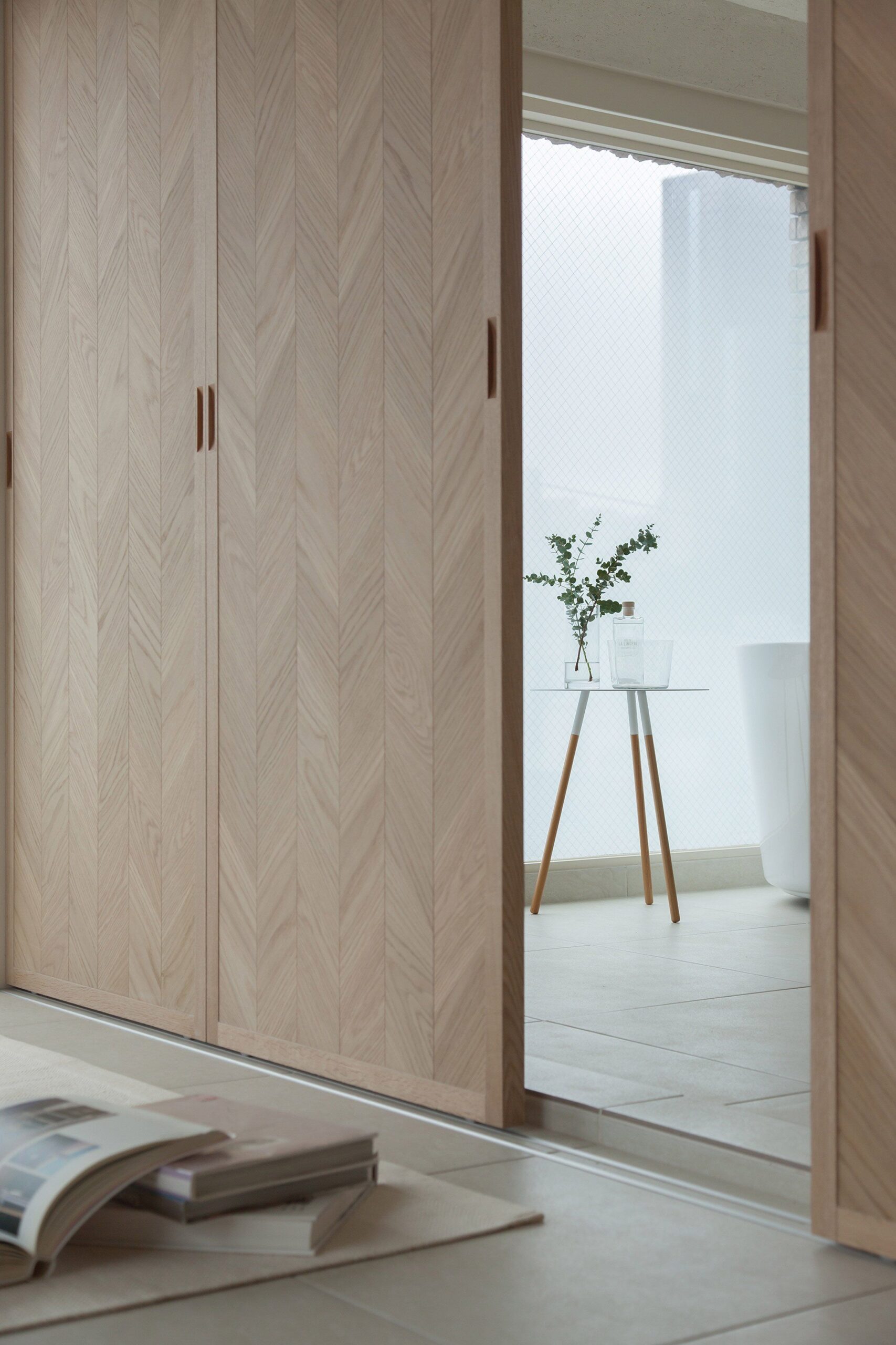 Sliding wardrobes are not the same as the traditional arrangement of pivoted wardrobes