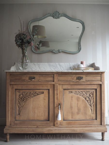 Antique Bathroom Vanity for Classical  Bathroom Setting