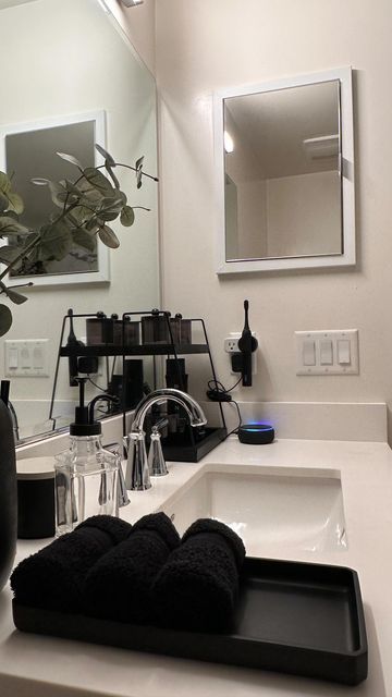 Black bathroom accessories: Stylish And Innovative