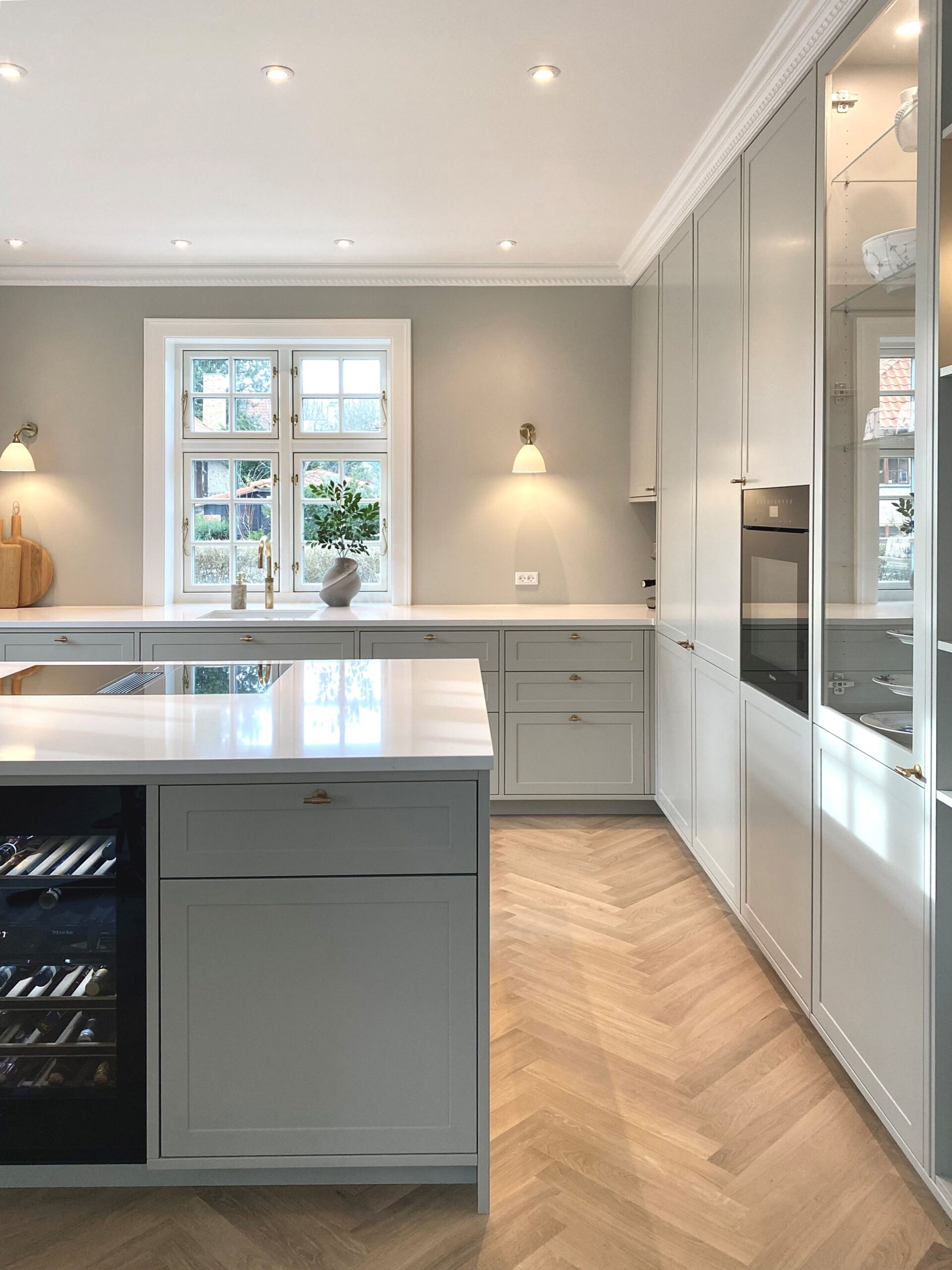 Large Kitchen Islands With Seating And Storage: Why They Are So Functional?