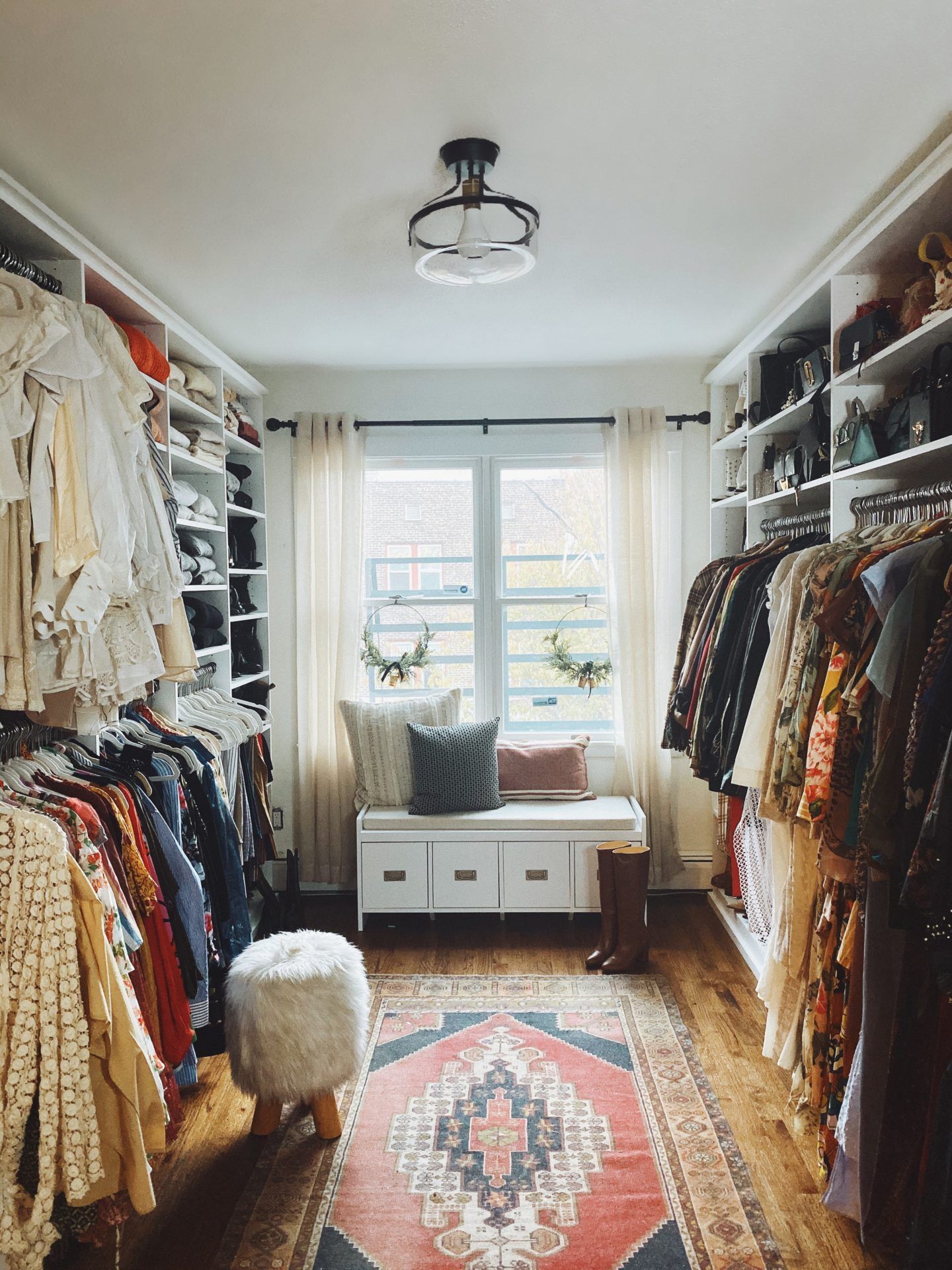 HOME FOR ITEMS  : WALK IN CLOSET
