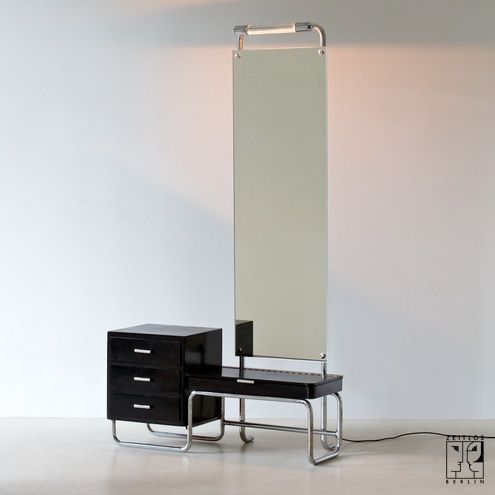 Mirrored Dressing Table for Better Command on Applying Make-up