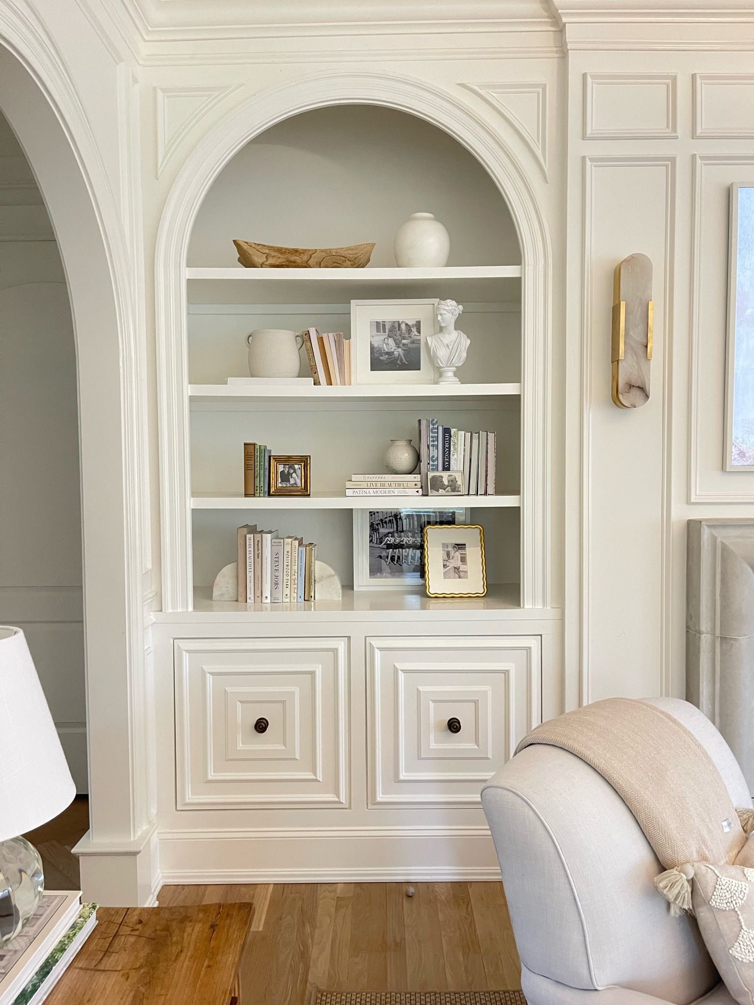 White bookshelves for your house