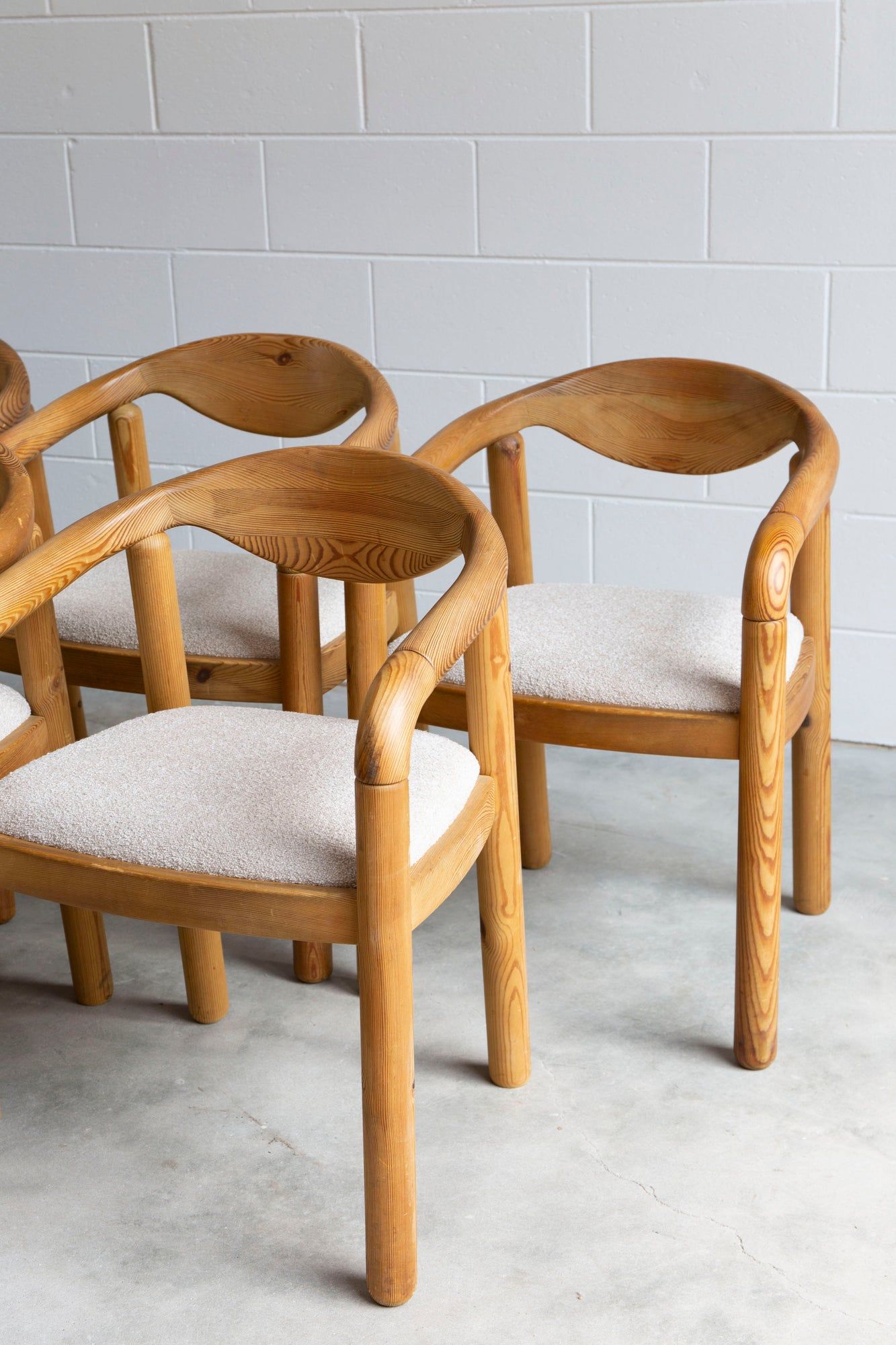 Choosing Antique Dining Chairs For Your House