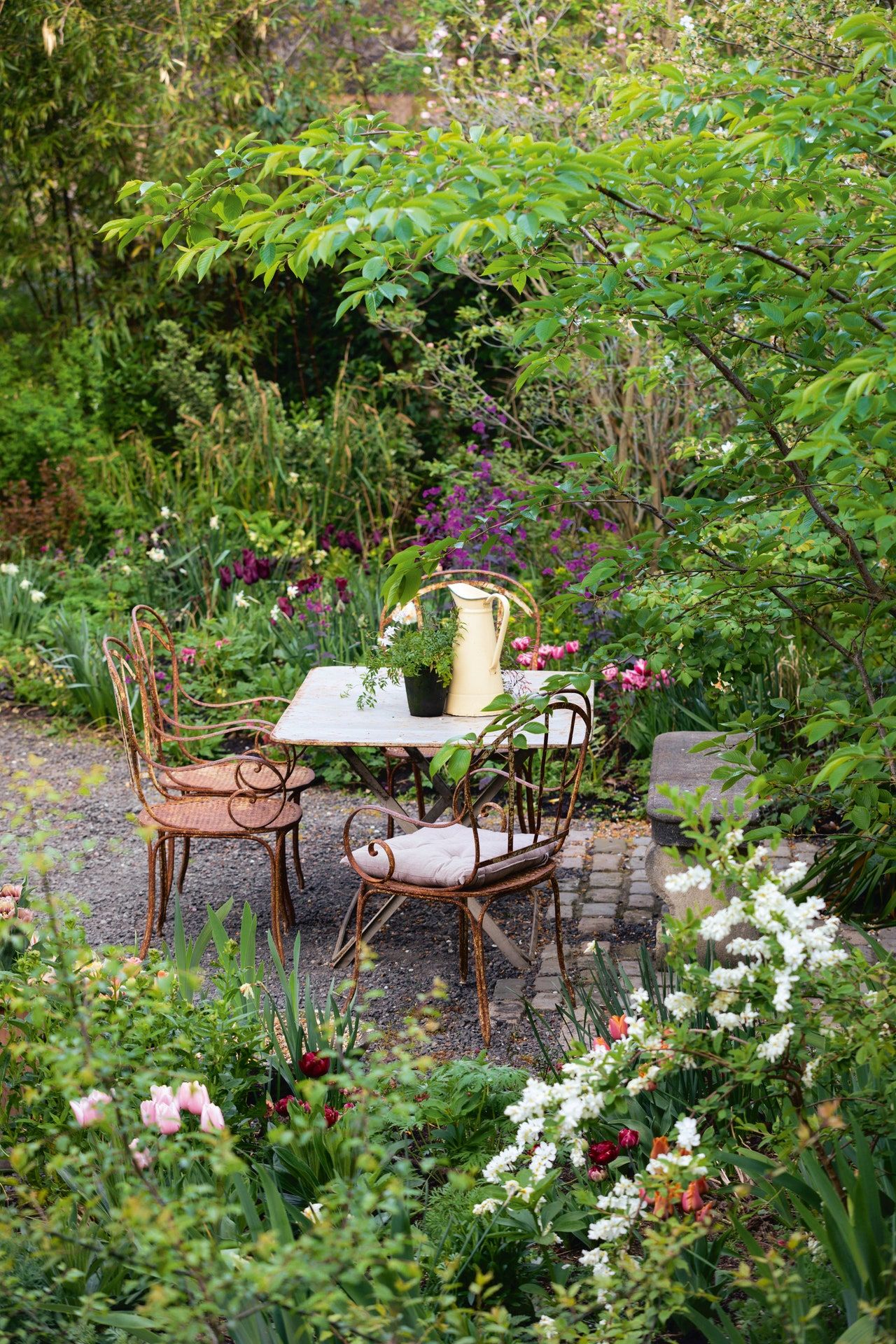 Complacent Garden Seats to enjoy natures beauty