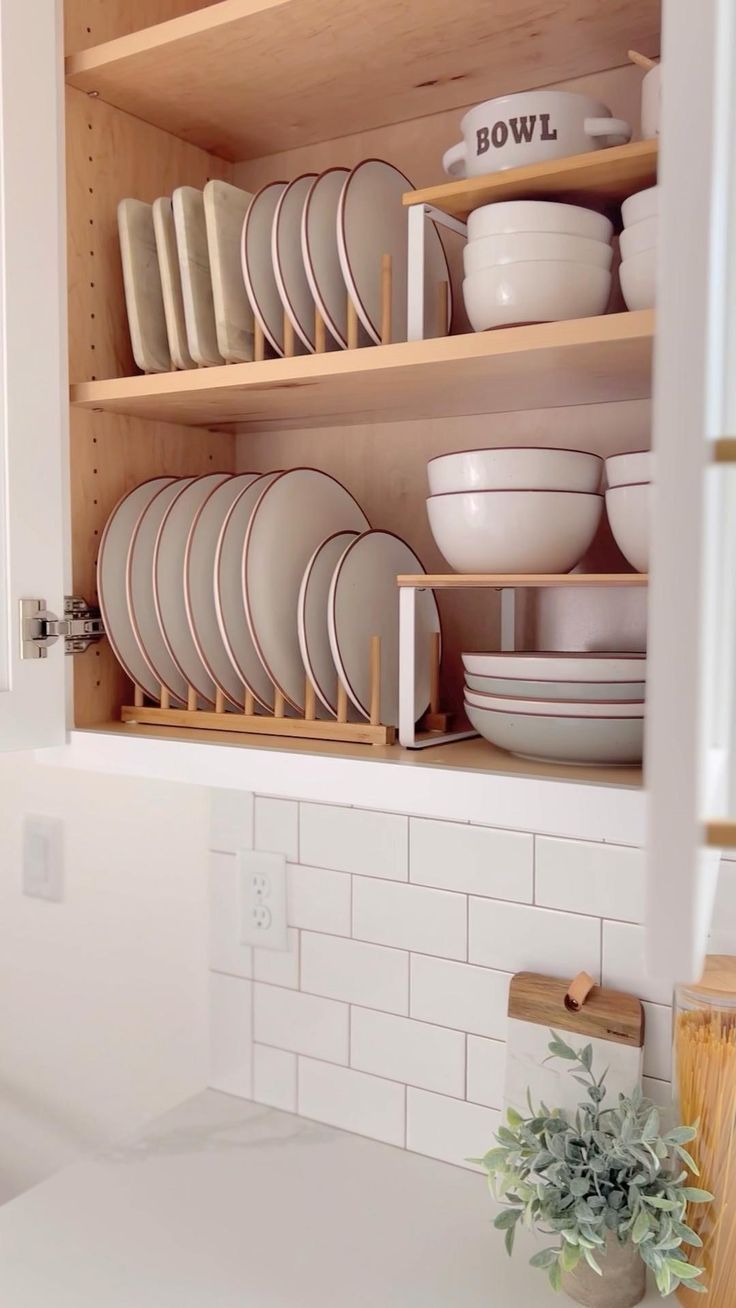 Modern Kitchen Drawers a Breeze for Work and Organization